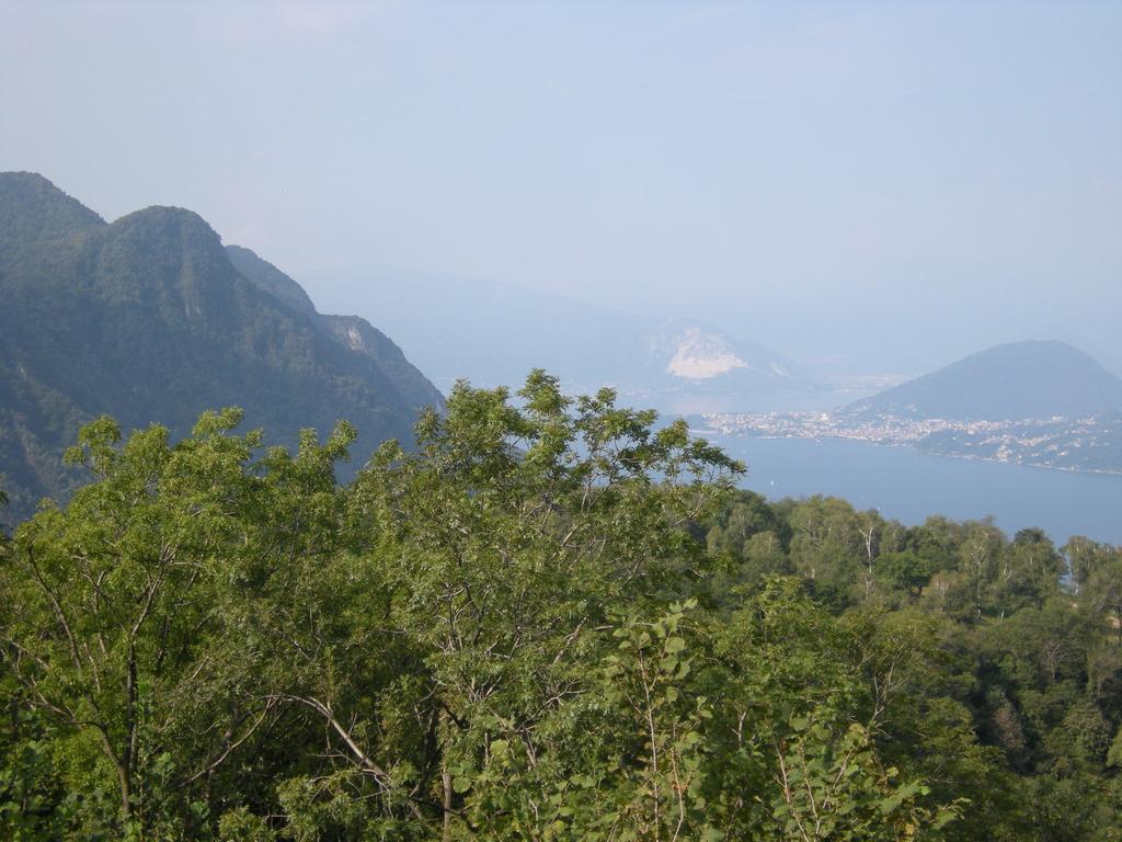 مبيت وإفطار Brissago-Valtravaglia La Casa Del Borgo المظهر الخارجي الصورة