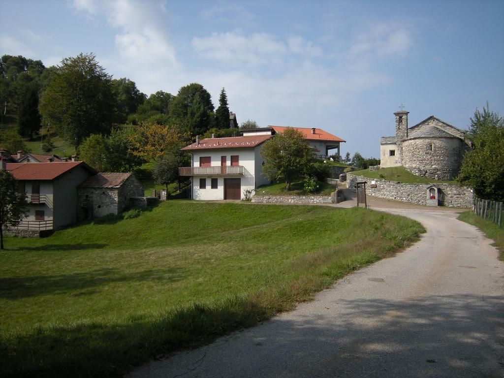 مبيت وإفطار Brissago-Valtravaglia La Casa Del Borgo المظهر الخارجي الصورة