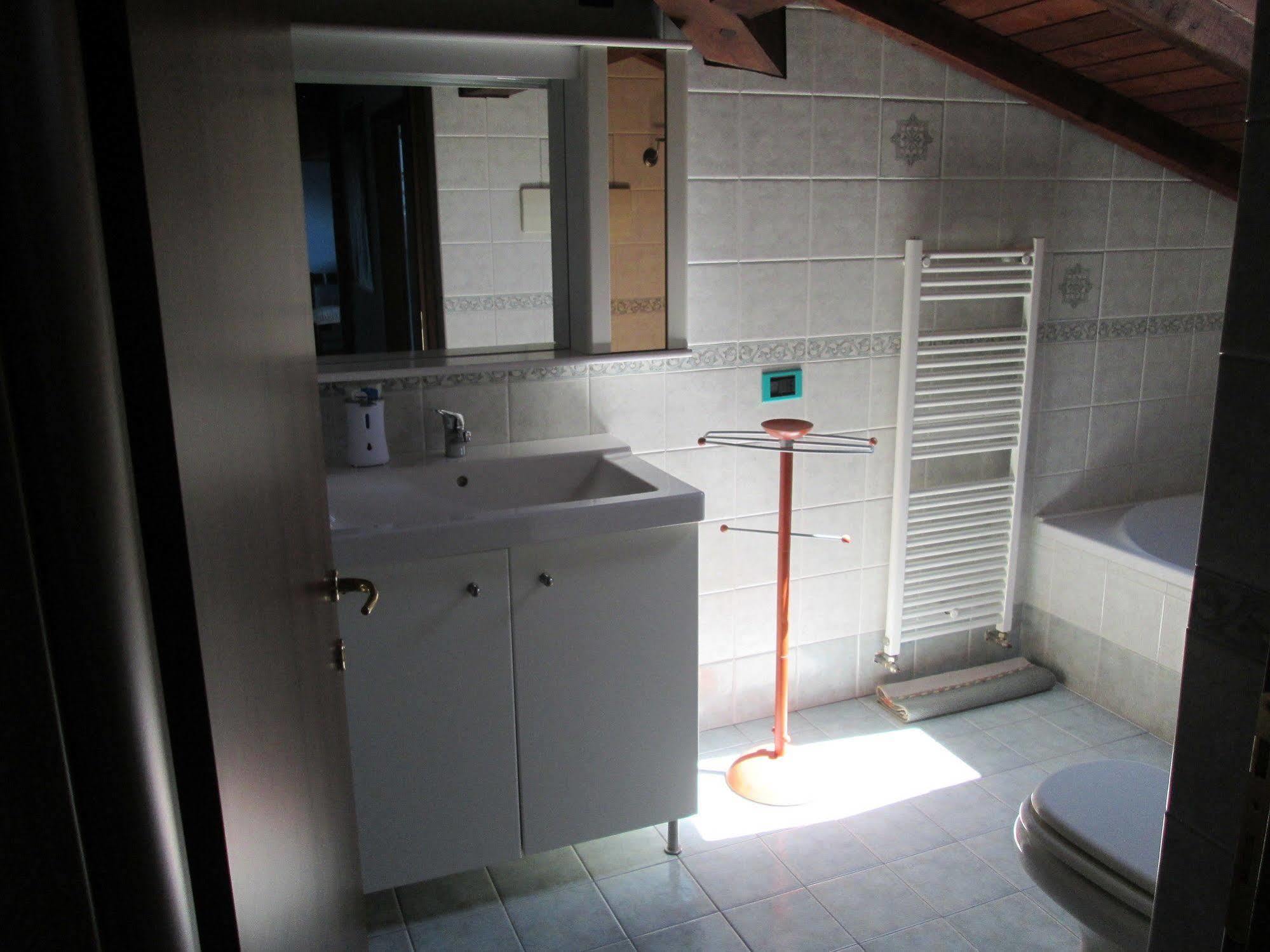 مبيت وإفطار Brissago-Valtravaglia La Casa Del Borgo المظهر الخارجي الصورة